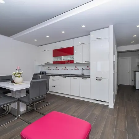 Luxury Purple Summer Sea View Apartman