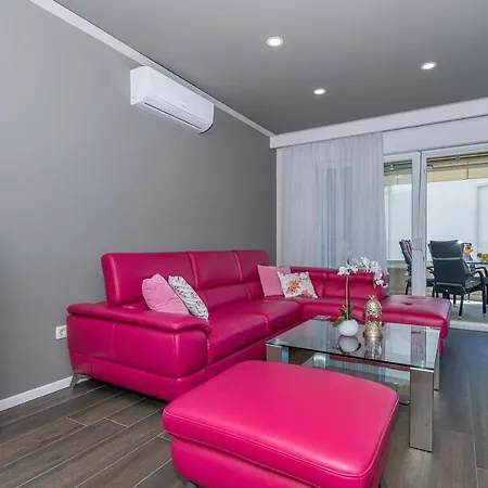 Luxury Purple Summer Sea View Apartman