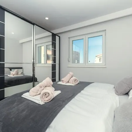 Luxury Purple Summer Sea View Apartman *