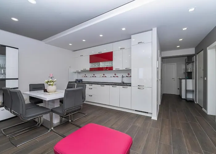 Luxury Purple Summer Sea View Daire