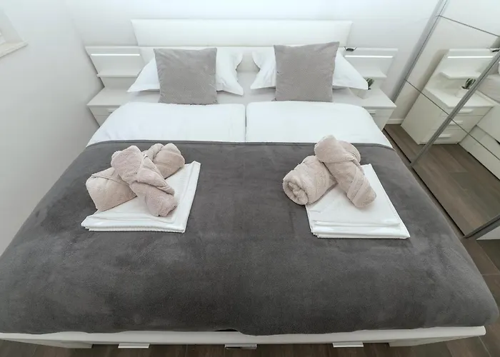 Daire Luxury Purple Summer Sea View Makarska