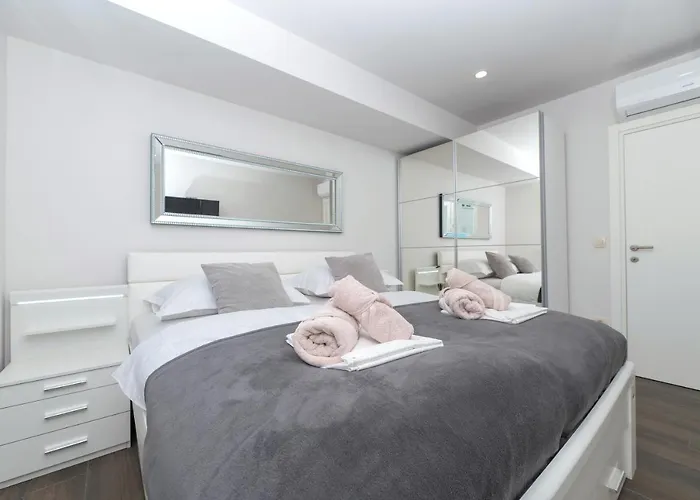 Daire Luxury Purple Summer Sea View