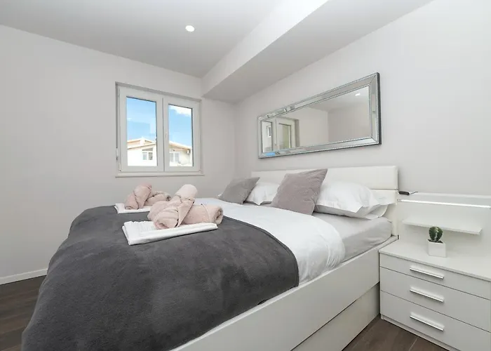 Luxury Purple Summer Sea View Daire